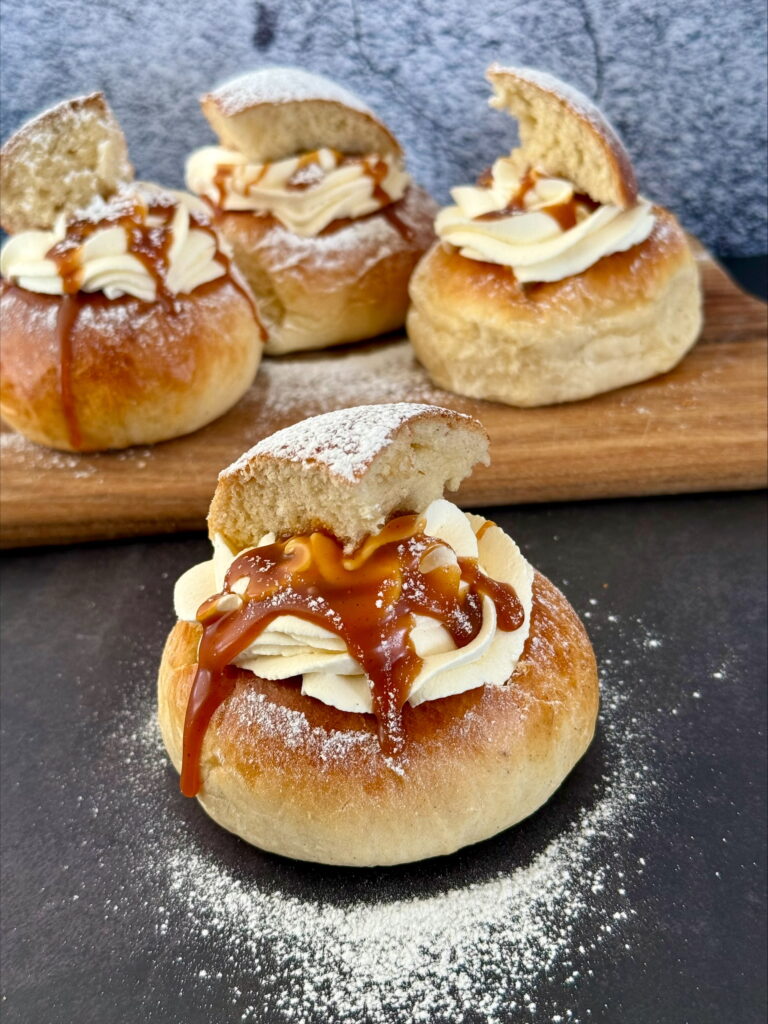 Fastelavnsboller med salt karamellsaus